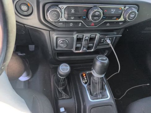 Used 2021 Jeep Wrangler Unlimited Sahara AWD/4WD image 11