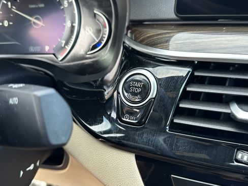 Used 2019 BMW 530i w/ Premium Package image 30