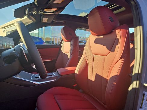 New 2026 BMW 330i xDrive xDrive w/ M Sport Package image 6