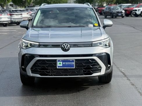 Used 2025 Volkswagen Taos SEL AWD/4WD image 12