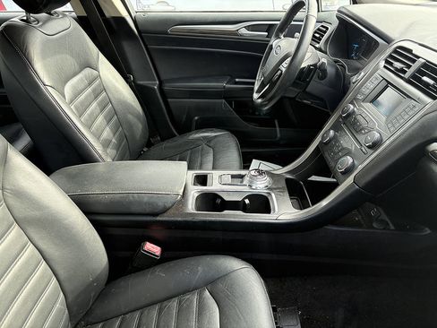 Used 2017 Ford Fusion SE image 5