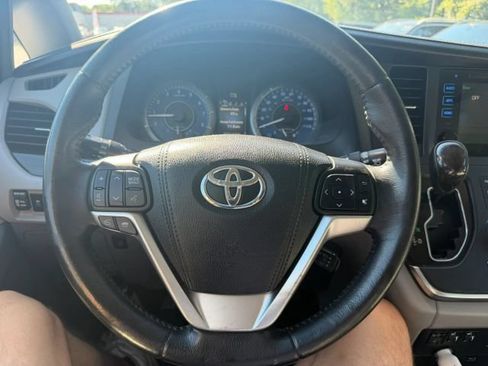 Used 2015 Toyota Sienna XLE Premium AWD/4WD image 17