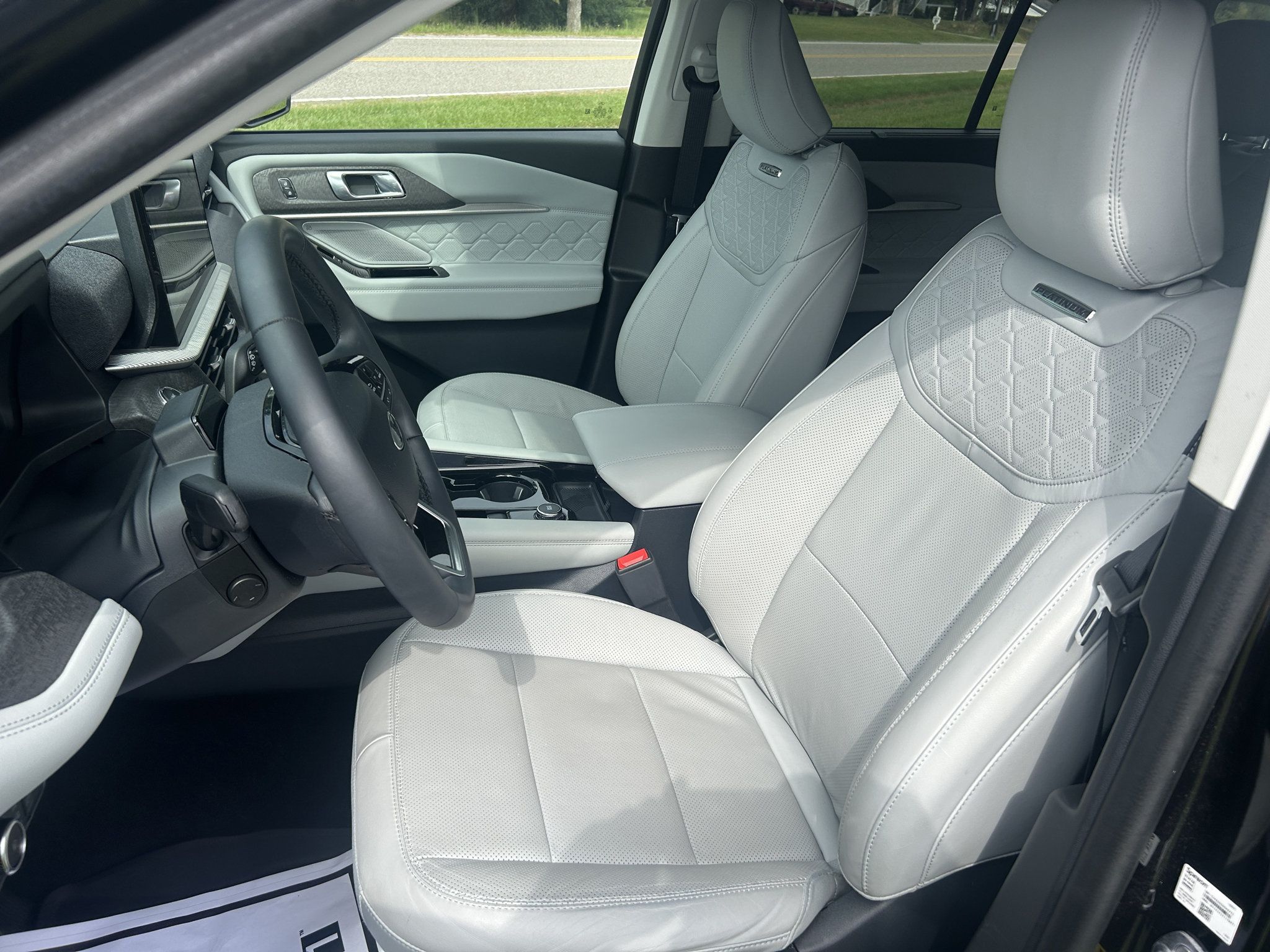 Used 2025 Ford Explorer Platinum w/ Ultimate Package AWD/4WD image 15