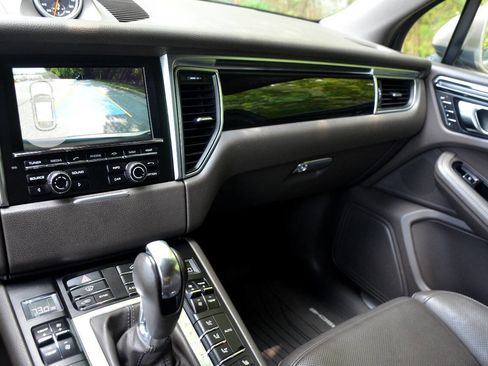 Used 2016 Porsche Macan S image 24