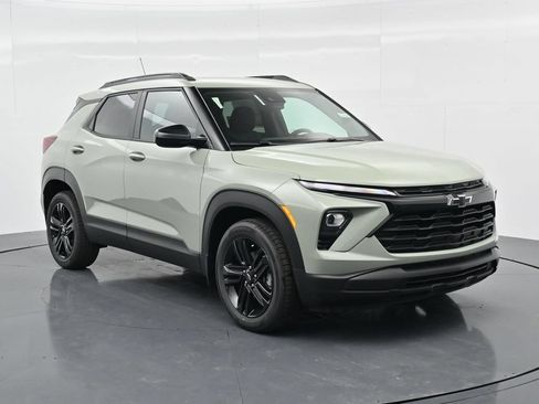 New 2026 Chevrolet TrailBlazer LT w/ Midnight Edition FWD image 3