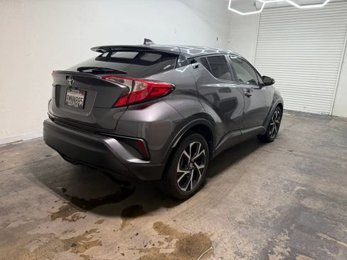 Used 2019 Toyota C-HR XLE FWD image 11