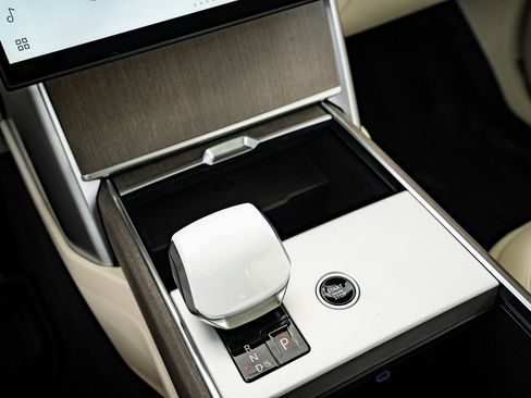 New 2026 Land Rover Range Rover SV image 31