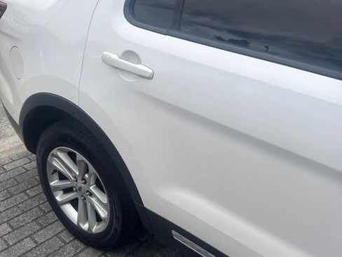 Used 2017 Ford Explorer XLT FWD image 10