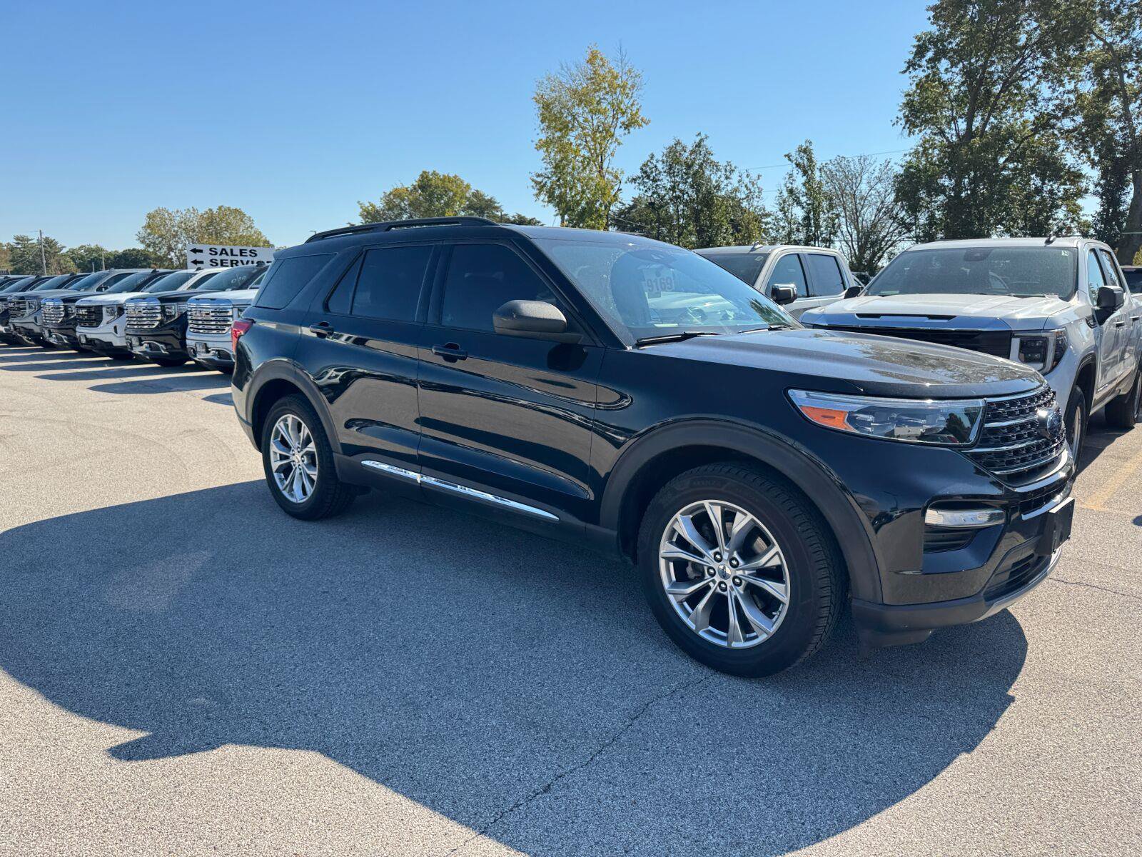 Used 2020 Ford Explorer XLT w/ Equipment Group 202A AWD/4WD image 6