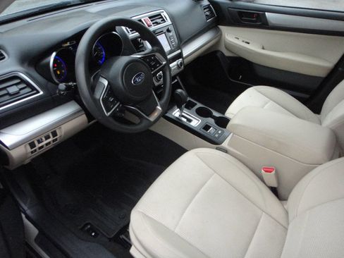 Used 2019 Subaru Outback 2.5i AWD/4WD image 7