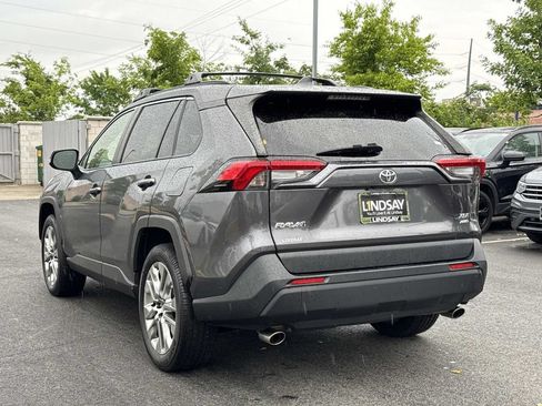 Used 2019 Toyota RAV4 XLE Premium w/ Cold Weather Package AWD/4WD image 3