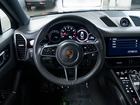 Used 2022 Porsche Cayenne Coupe image 12