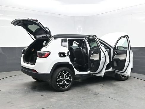 Used 2025 Jeep Compass Limited AWD/4WD image 40