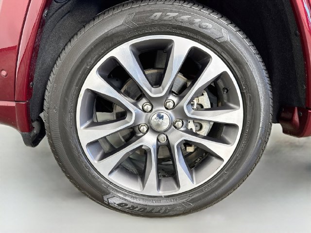 Used 2018 Jeep Grand Cherokee Overland AWD/4WD image 37
