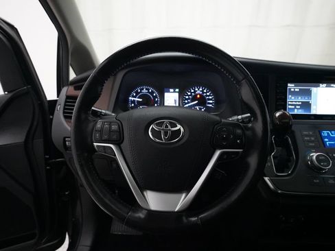 Used 2018 Toyota Sienna Limited Premium w/ Carpet Mat Package AWD/4WD image 4