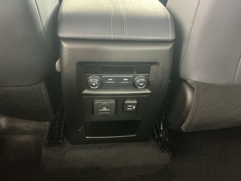 Used 2020 Chevrolet Traverse LT w/ LT Premium Package AWD/4WD image 35