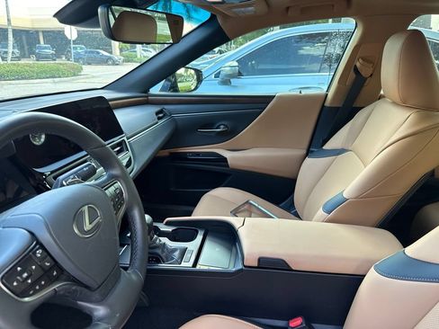 Used 2025 Lexus ES 350 w/ Premium Package FWD image 7