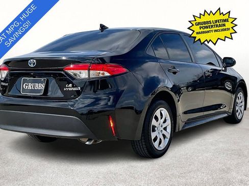 Used 2023 Toyota Corolla LE image 2