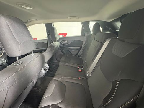 Used 2015 Jeep Cherokee Latitude w/ Cold Weather Group image 34