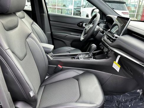 New 2026 Jeep Compass Latitude image 11