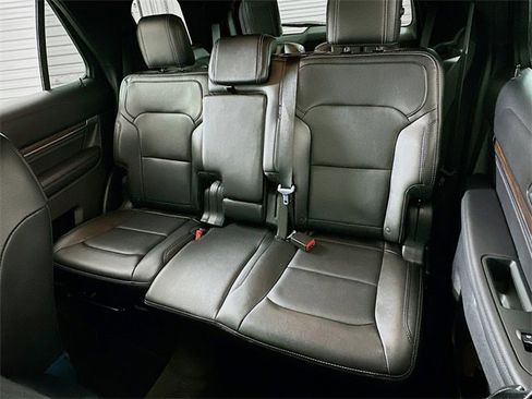 Used 2018 Ford Explorer Limited image 11
