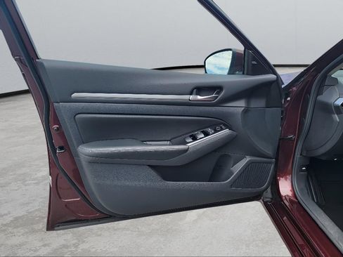 Used 2023 Nissan Altima 2.5 SV AWD/4WD image 9
