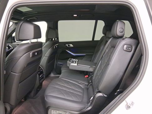 Used 2024 BMW X7 xDrive40i w/ M Sport Package AWD/4WD image 24