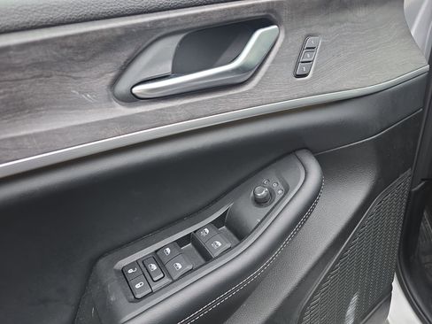 Used 2024 Jeep Grand Cherokee L Limited w/ Luxury Tech Group II image 18