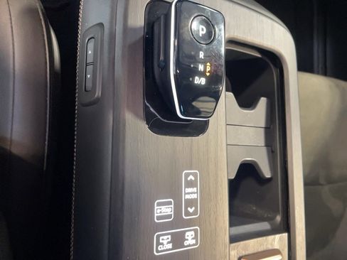 Used 2024 Nissan Ariya AWD image 17