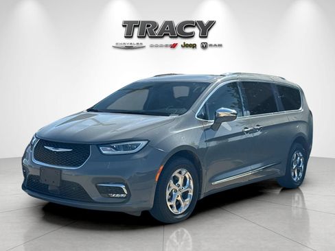 Used 2021 Chrysler Pacifica Limited w/ Premium & Safety Sphere Group AWD/4WD image 2