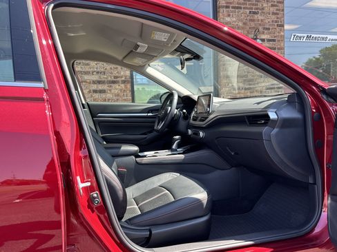 Used 2023 Nissan Altima 2.5 SR image 13