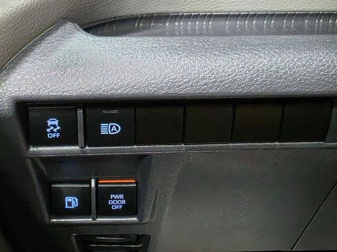 Used 2024 Toyota Sienna XLE FWD image 39