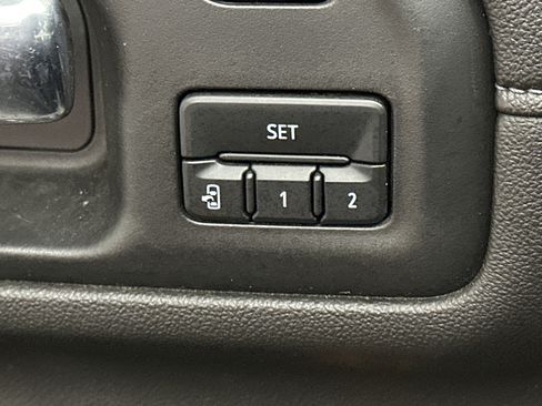 Used 2022 GMC Sierra 3500 Denali w/ Denali Black Diamond Edition image 45