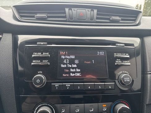 Used 2017 Nissan Rogue S image 28