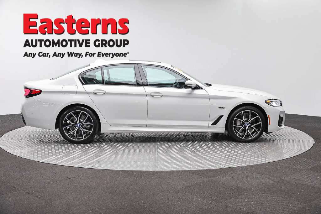 Used 2023 BMW 530e w/ M Sport Package RWD image 5