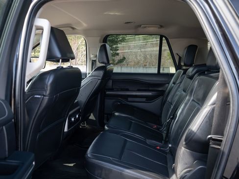 Used 2024 Ford Expedition Max XLT image 18