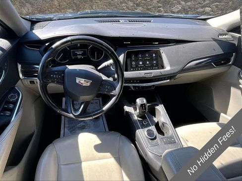 Used 2019 Cadillac XT4 Luxury w/ Trailering Package AWD/4WD image 5