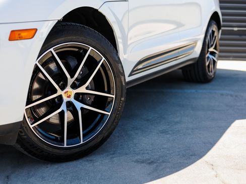 Certified 2025 Porsche Macan Turbo image 12