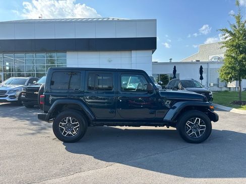 Used 2025 Jeep Wrangler Unlimited Sahara AWD/4WD image 8