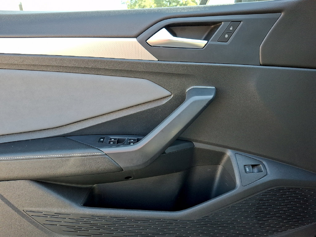 Used 2025 Volkswagen Jetta SE FWD image 11