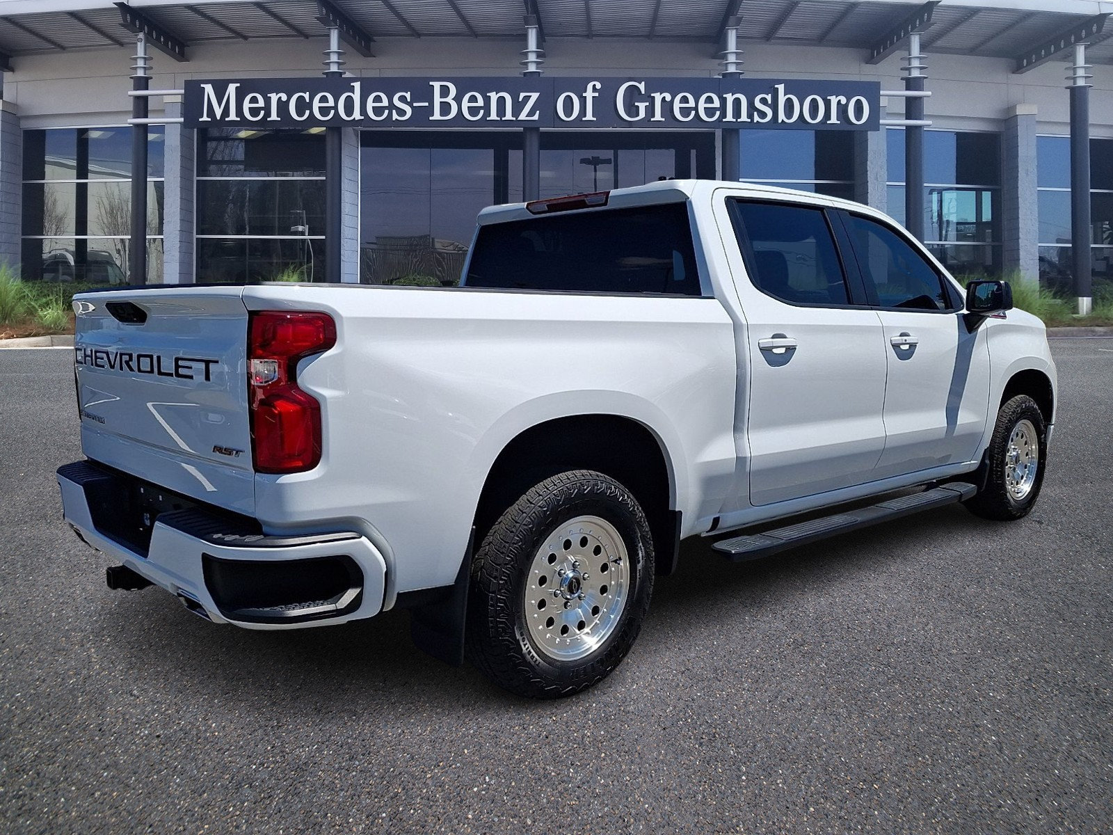Used 2024 Chevrolet Silverado 1500 RST w/ Z71 Off-Road Package AWD/4WD image 6