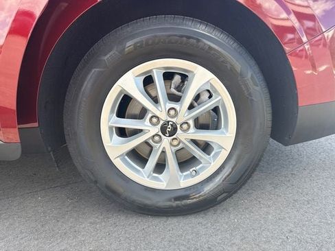 Used 2024 Kia Carnival LX FWD image 9