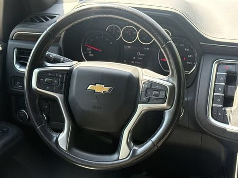 Used 2021 Chevrolet Suburban LT RWD image 11