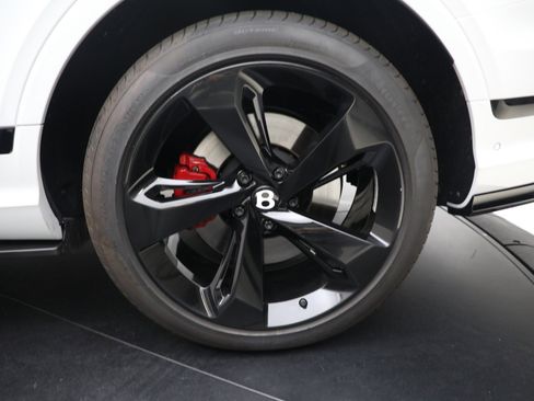 New 2025 Bentley Bentayga Extended Wheelbase image 10