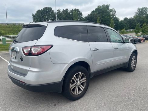 Used 2017 Chevrolet Traverse LT FWD image 3