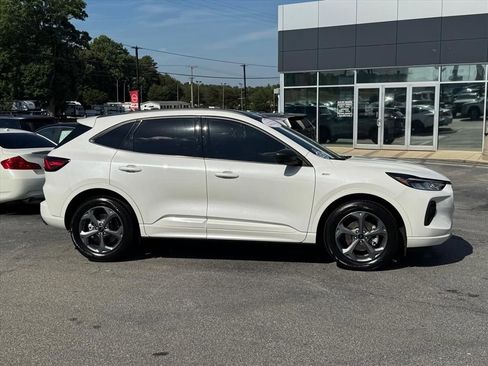 Used 2024 Ford Escape ST-Line w/ Tech Pack #1 FWD image 2