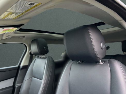 Used 2024 Land Rover Range Rover Velar S image 15