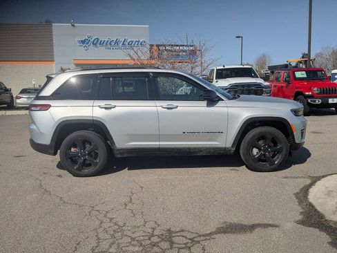 Used 2025 Jeep Grand Cherokee Limited w/ Luxury Tech Group II AWD/4WD image 6