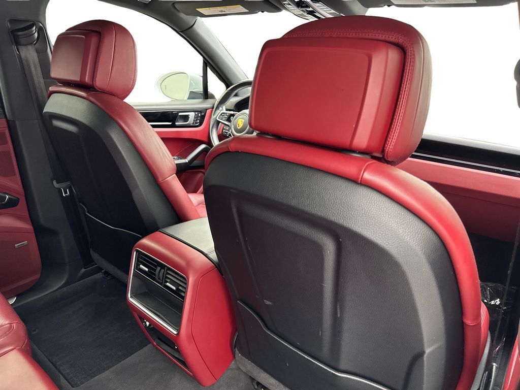 Used 2022 Porsche Cayenne w/ Premium Package AWD/4WD image 41