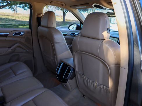 Used 2014 Porsche Cayenne image 25